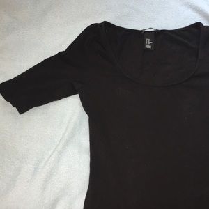 Stretchy black fitted tee
